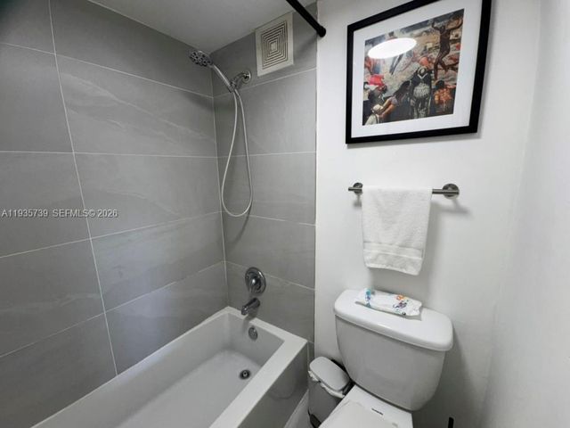 2000 NE 135th St 908, North Miami, FL 33181