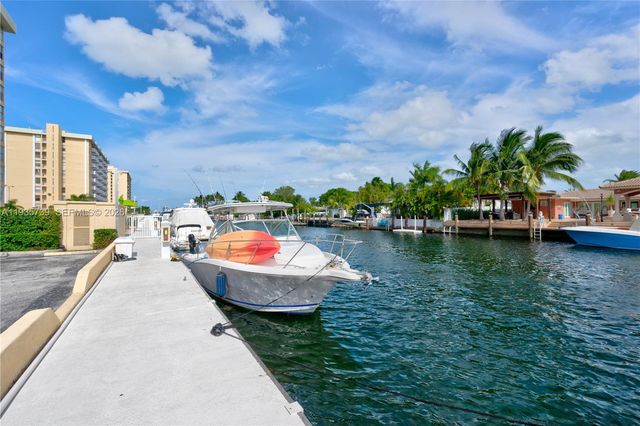 2000 NE 135th St 908, North Miami, FL 33181