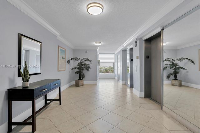 2000 NE 135th St 908, North Miami, FL 33181