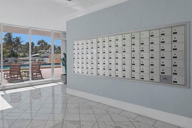 2000 NE 135th St 908, North Miami, FL 33181