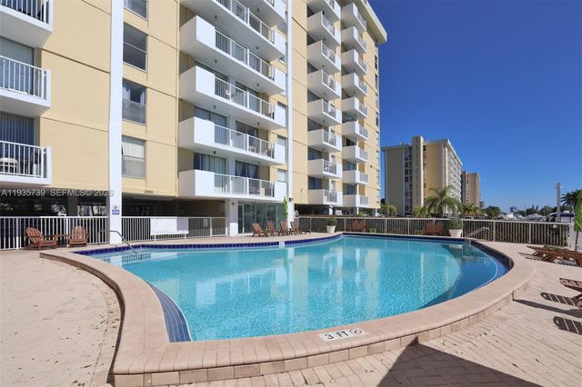 2000 NE 135th St 908, North Miami, FL 33181