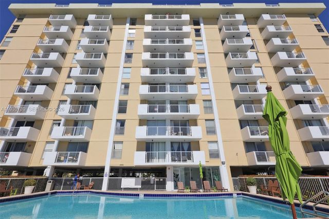 2000 NE 135th St 908, North Miami, FL 33181