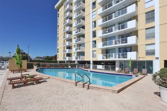2000 NE 135th St 908, North Miami, FL 33181