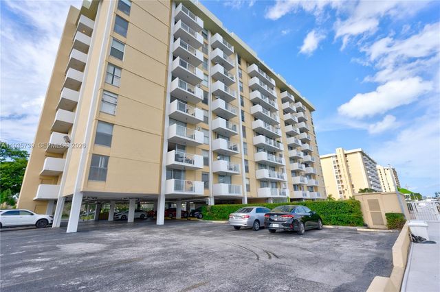 2000 NE 135th St 908, North Miami, FL 33181