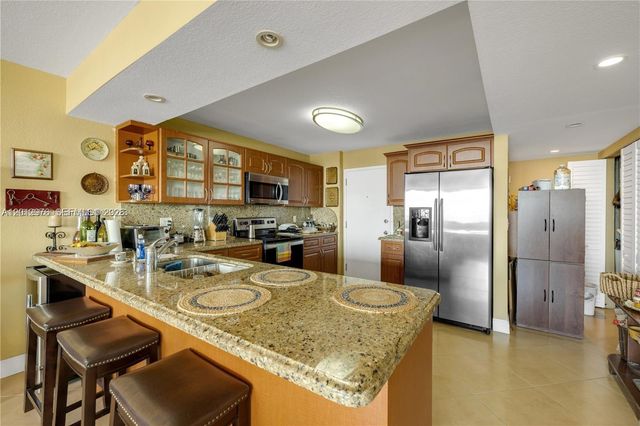 9125 SW 77th Ave 802, Miami, FL 33156