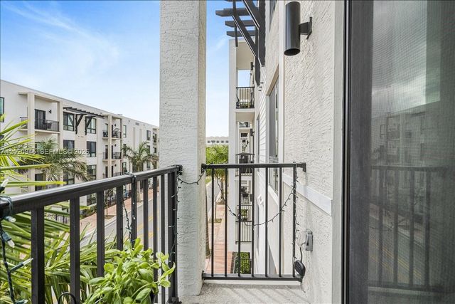 8301 NW 41st St B-309, Doral, FL 33166