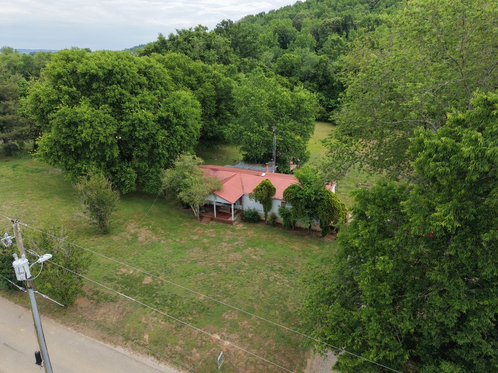 102 Sugar Tree Rd, Pulaski, TN 38478