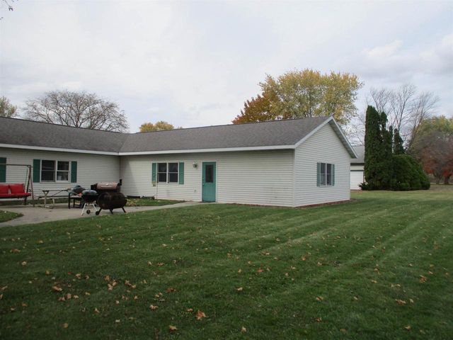 E11062 Center Road, North Freedom, WI 53951