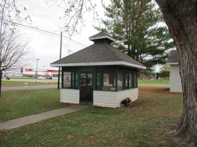 E11062 Center Road, North Freedom, WI 53951