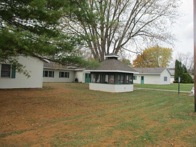 E11062 Center Road, North Freedom, WI 53951