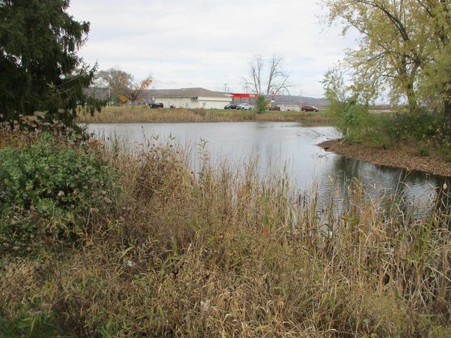 E11062 Center Road, North Freedom, WI 53951