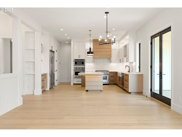 10409 Nw BURKHARDT Ct, Portland, OR 97229