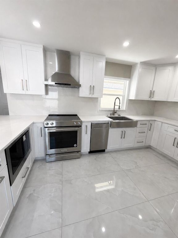 Image 3 of property listing at 10706 DOWRY AVENUE, Tampa, FL 33615
