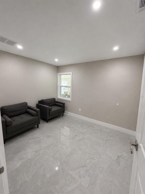 Image 5 of property listing at 10706 DOWRY AVENUE, Tampa, FL 33615