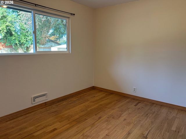 11841 Ne SAN RAFAEL St, Portland, OR 97220