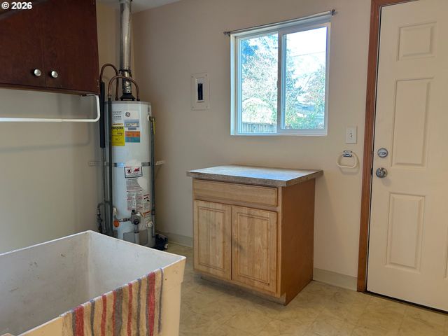 11841 Ne SAN RAFAEL St, Portland, OR 97220