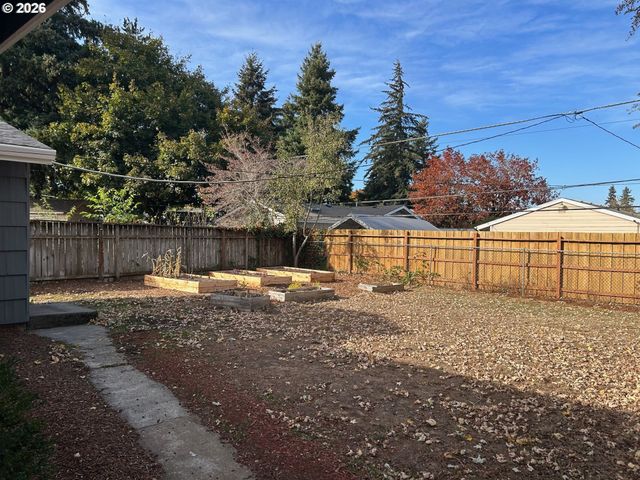 11841 Ne SAN RAFAEL St, Portland, OR 97220