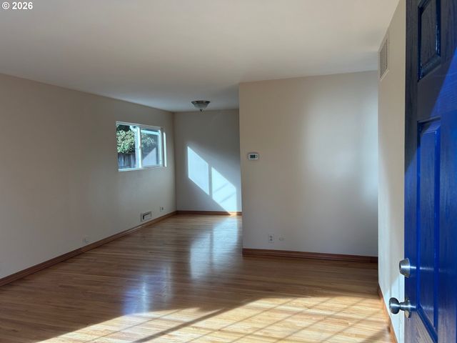 11841 Ne SAN RAFAEL St, Portland, OR 97220