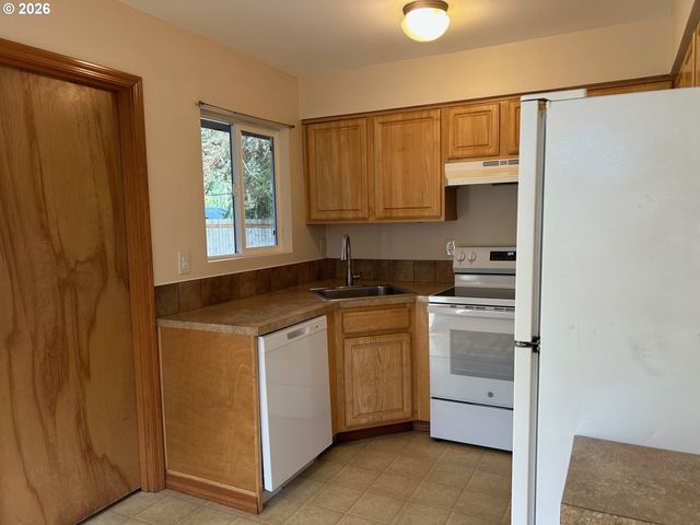 11841 Ne SAN RAFAEL St, Portland, OR 97220