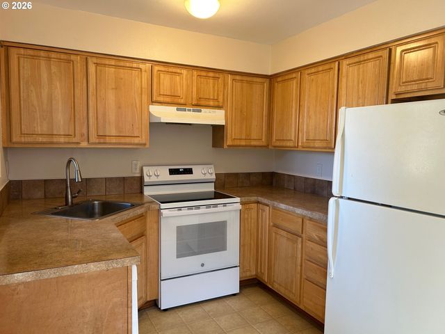 11841 Ne SAN RAFAEL St, Portland, OR 97220
