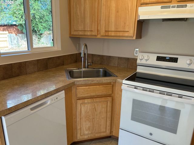 11841 Ne SAN RAFAEL St, Portland, OR 97220
