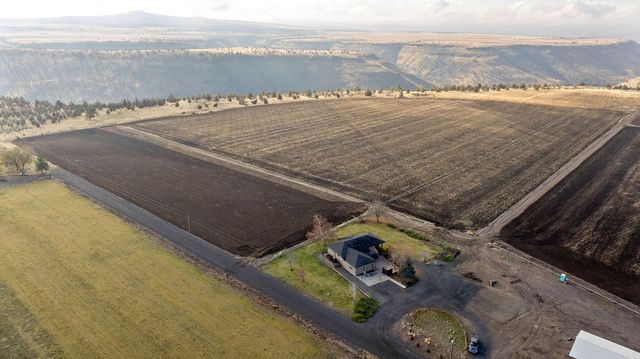 2490 NW Deschutes Drive, Madras, OR 97741