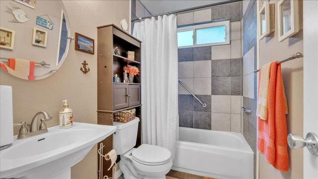 7251 Starflower Dr, Citrus Heights, CA 95621