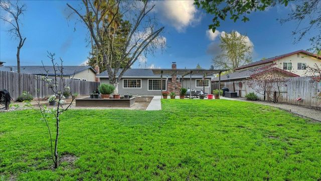 7251 Starflower Dr, Citrus Heights, CA 95621