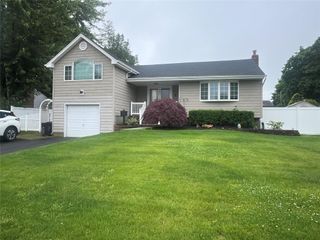 8 Primrose Lane, Kings Park, NY 11754