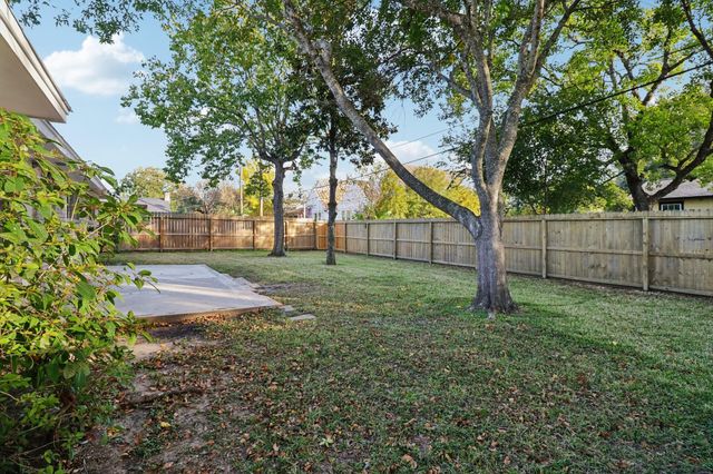 2419 29th Avenue N, Texas City, TX 77590