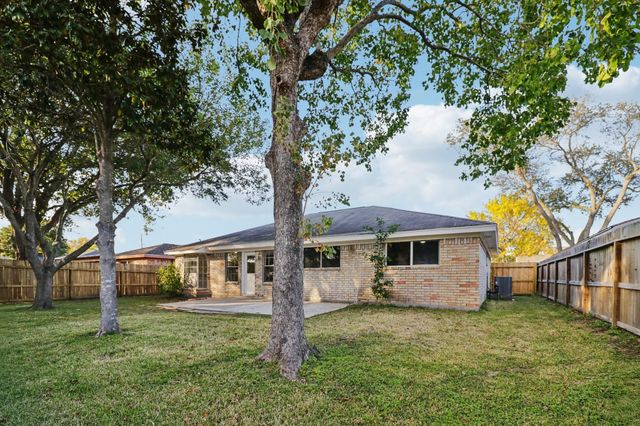 2419 29th Avenue N, Texas City, TX 77590