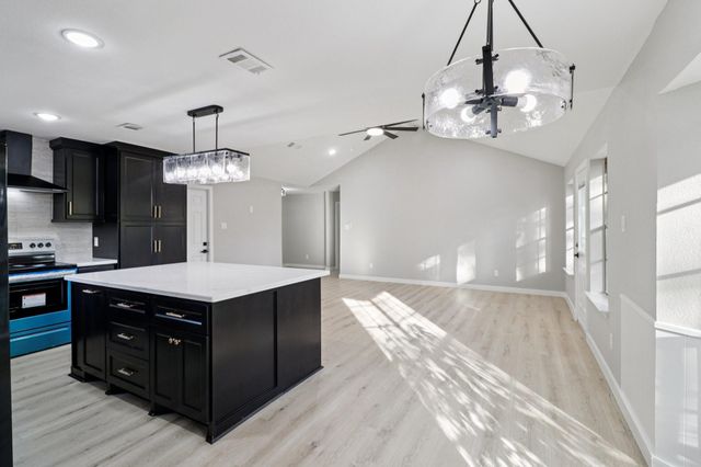 2419 29th Avenue N, Texas City, TX 77590