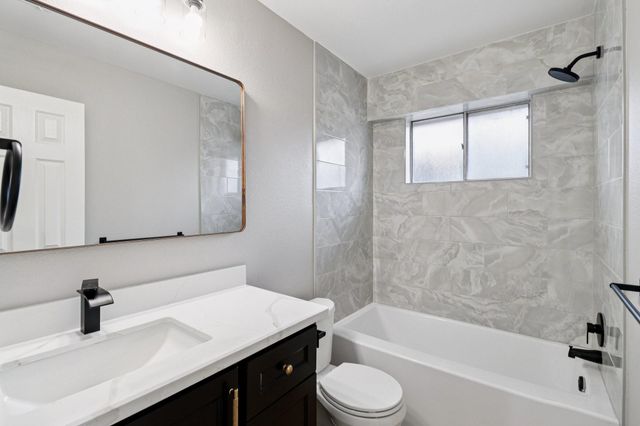 2419 29th Avenue N, Texas City, TX 77590