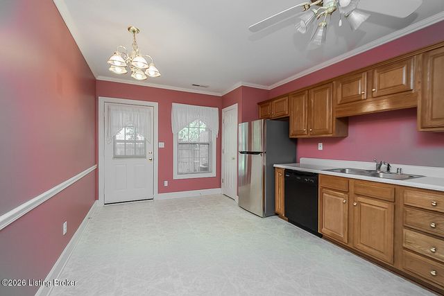 8421 Elsie Ct, Louisville, KY 40228
