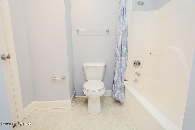 8421 Elsie Ct, Louisville, KY 40228