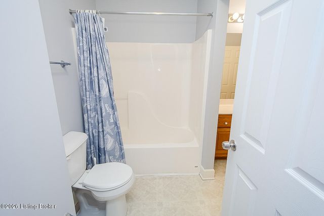 8421 Elsie Ct, Louisville, KY 40228