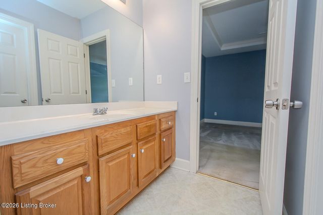 8421 Elsie Ct, Louisville, KY 40228