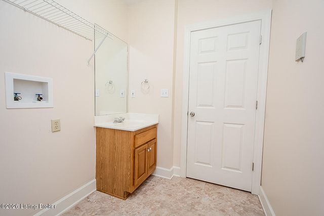 8421 Elsie Ct, Louisville, KY 40228