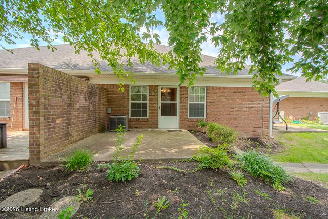 8421 Elsie Ct, Louisville, KY 40228