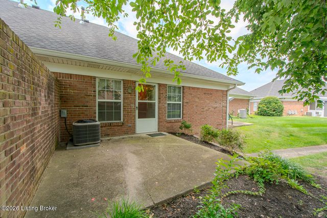 8421 Elsie Ct, Louisville, KY 40228
