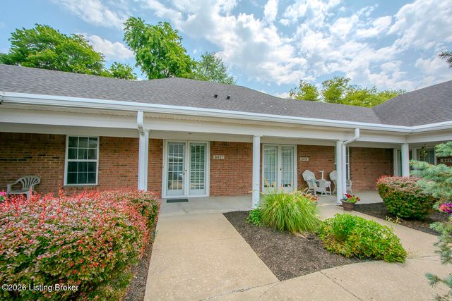 8421 Elsie Ct, Louisville, KY 40228