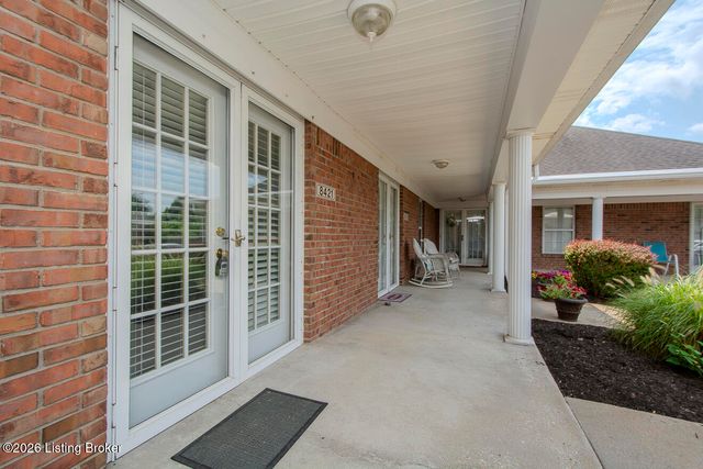 8421 Elsie Ct, Louisville, KY 40228