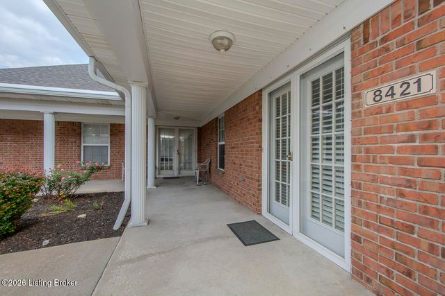 8421 Elsie Ct, Louisville, KY 40228