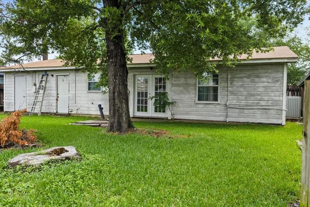 811 Shadowglen Street, Channelview, TX 77530