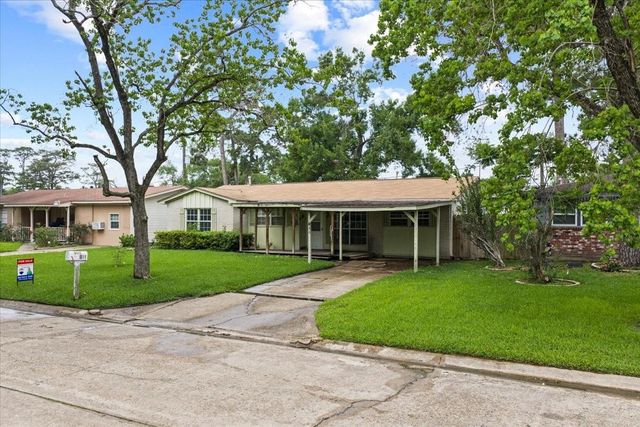 811 Shadowglen Street, Channelview, TX 77530
