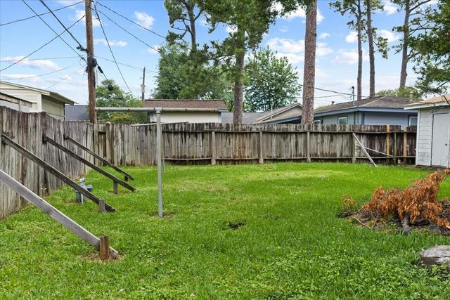 811 Shadowglen Street, Channelview, TX 77530