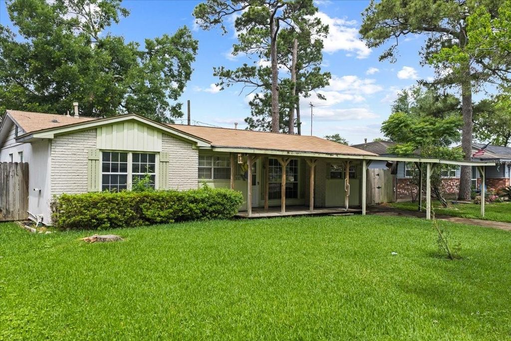 811 Shadowglen Street, Channelview, TX 77530