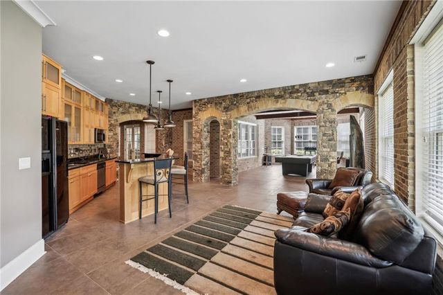 6285 Aberdeen Drive, Atlanta, GA 30328