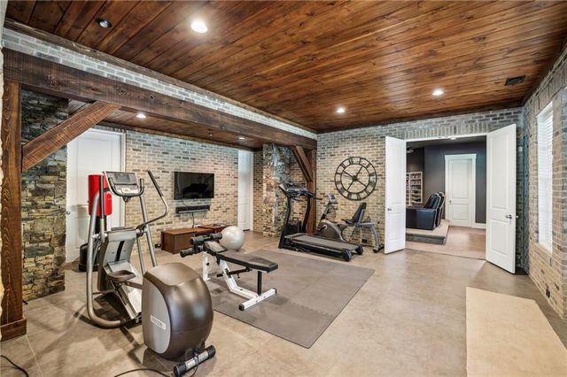 6285 Aberdeen Drive, Atlanta, GA 30328