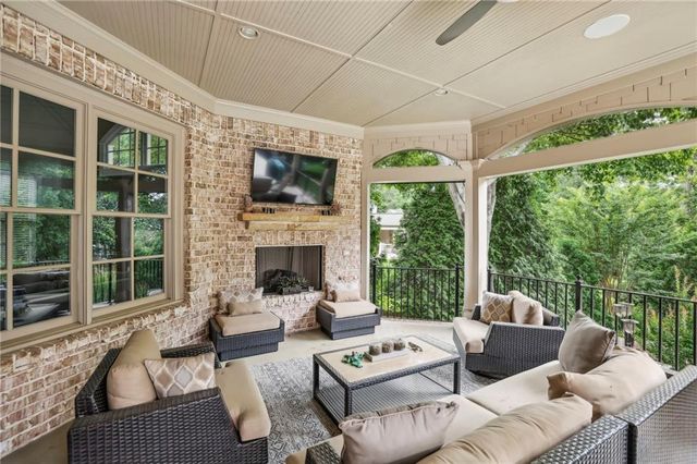 6285 Aberdeen Drive, Atlanta, GA 30328